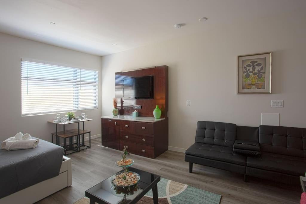 Lovely Studio W Full Kitchen In Heart Of San Diego Exterior photo